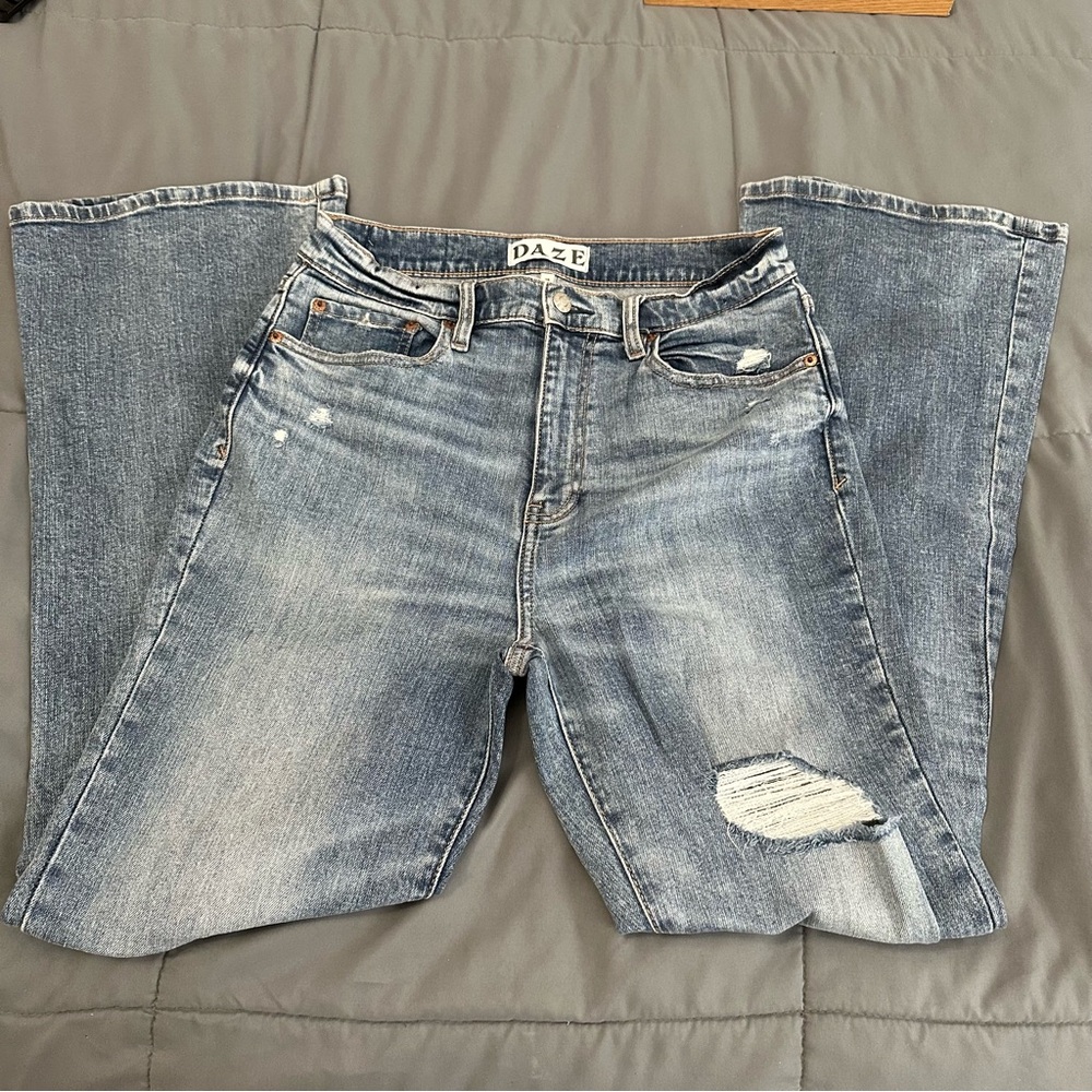 DAZE Women's Light Blue Flare Jeans